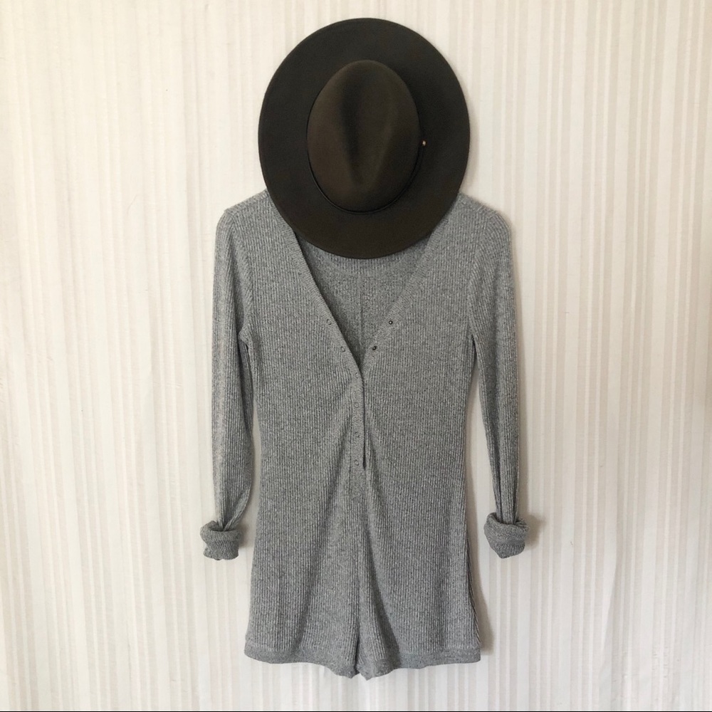 🌱 Urban Outfitters Gray Long Sleeve Romper
